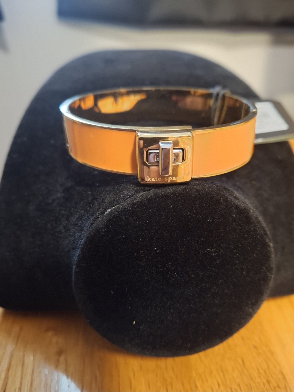 Kate Spade New York Phoebe Enamel Turnlock Bangle NWT - Picture 3 of 14